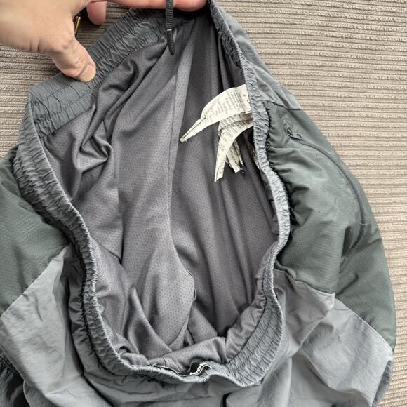 Oakley Swim Shorts Men Large Gray Polyester Drawstring Beach Weekend Vacation. - Picture 7 of 8